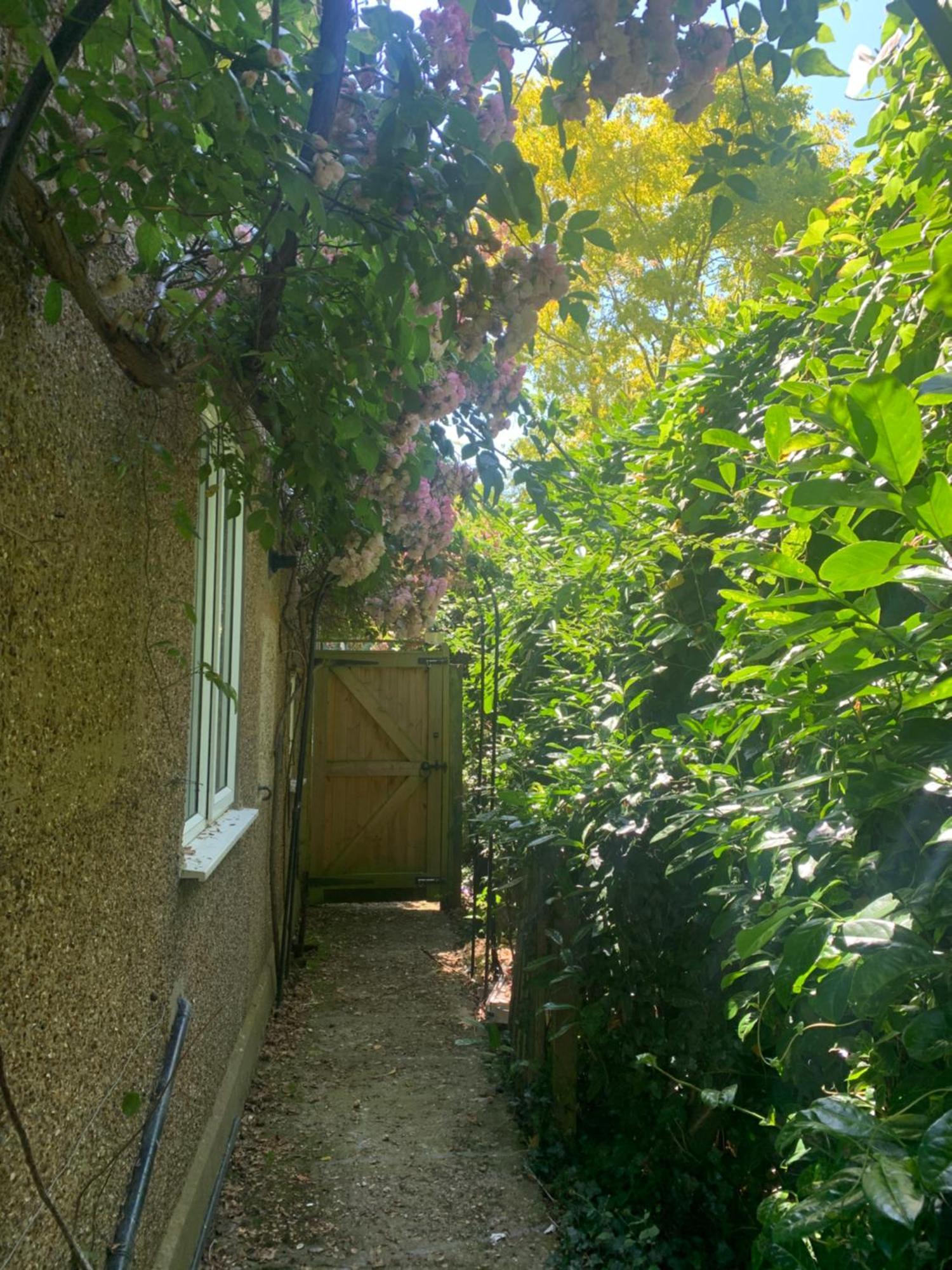 Newly Refurbished One Bedroom With Additional Sofa Bed Self Contained Flat In Garden Abbots Langley Dış mekan fotoğraf